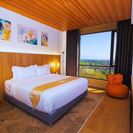 Levo Hotel Urdaneta エクステリア 写真
