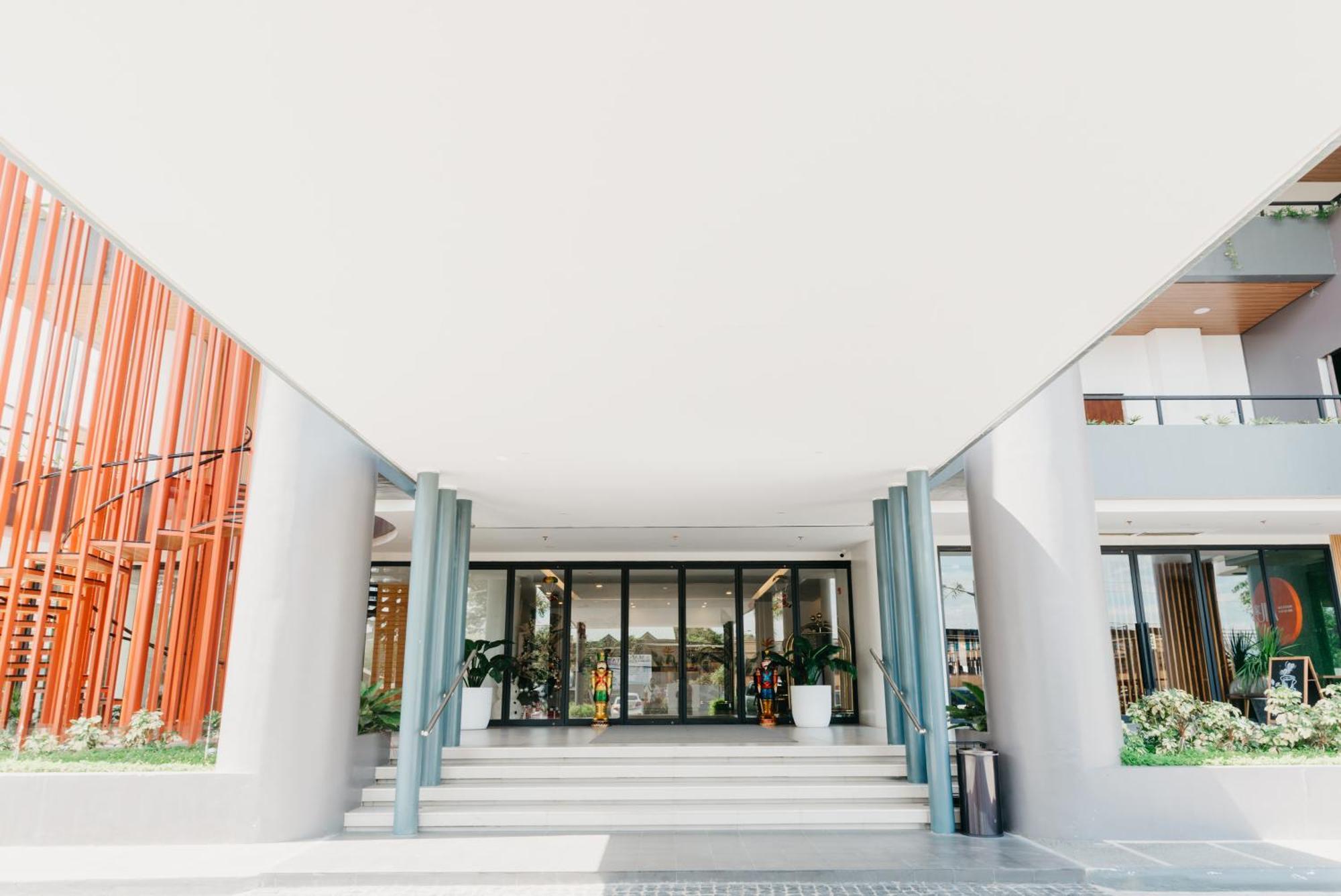 Levo Hotel Urdaneta エクステリア 写真